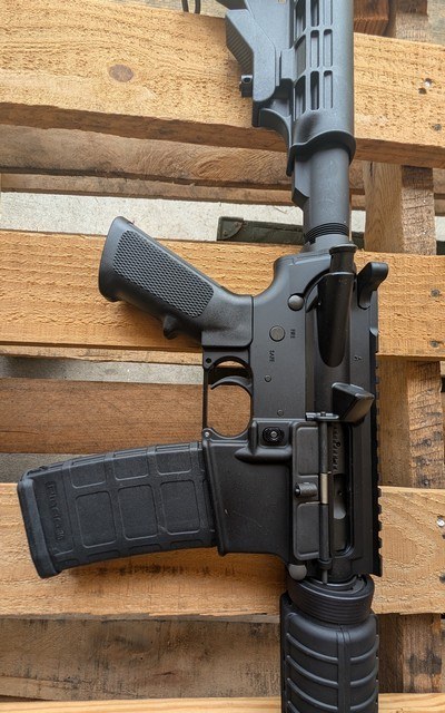Bushmaster XM15 E2S QRC 5.56 NATO Carbine — New In Box. - Image 6 of 11