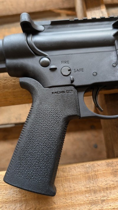 Smith & Wesson M&P 15 22 Pistol – .22 LR – NIB / New In Box - Image 4 of 8