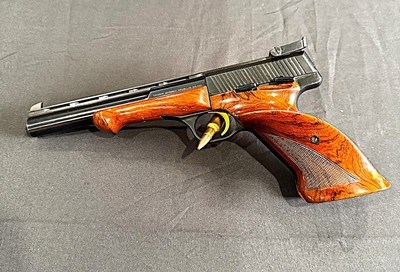 Browning Medalist .22 Excellent Condition - Image 1 of 9