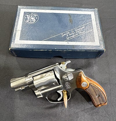 SMITH & WESSON MODEL 60 