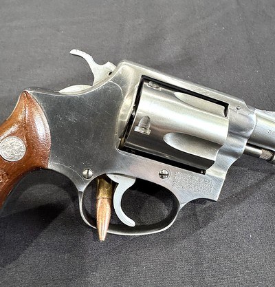 SMITH & WESSON MODEL 60 