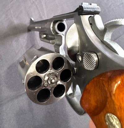 1985 SMITH & WESSON MODEL 624 
