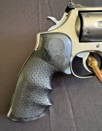 SMITH & WESSON MODEL 686 