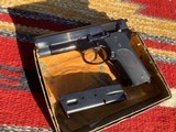 Smith & Wesson model 59 in box, beautiful pistol - 5 of 6