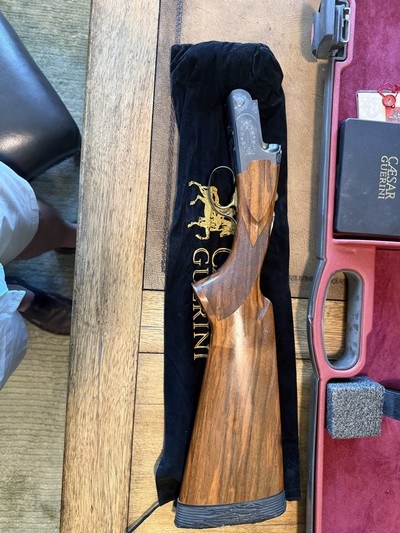 Caesar Guerini Summit Sporting 28GA O/U – 29" Barrels – Beautiful Walnut – Original Case – Factory Chokes – Excellent Condition - Image 6 of 10
