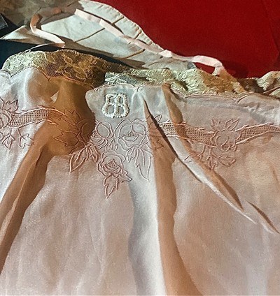 WW2 German Eva Braun 5 Piece Lot;DNA,Nighty,Gloves,Cig/Case,Napkin;RARE - Image 8 of 12