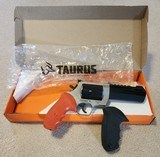 New In Box Taurus Raging Hunter 460 S&W Mag, 5.12" ported, Two Tone, 2 sets grips - 2 of 3