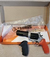 New In Box Taurus Raging Hunter 460 S&W Mag, 5.12" ported, Two Tone, 2 sets grips - 3 of 3
