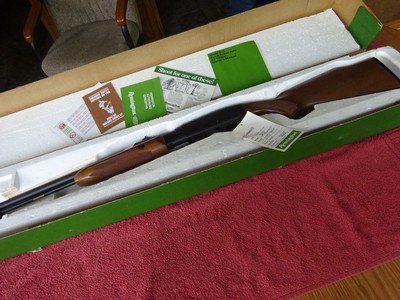 REMINGTON MODEL 572 BDL DELUXE
NEW IN THE BOX, PERFECT CONDITION