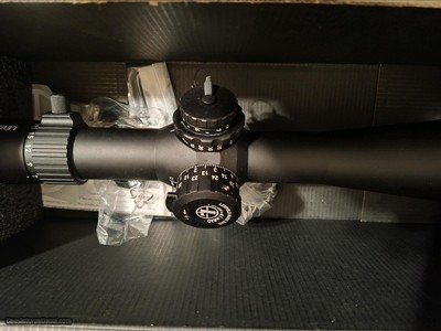 Leupold 7-35x56 FFP Illuminated TMR 176124
