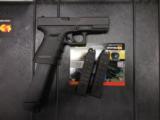 GLOCK 19 GEN 4 9MM AS NEW W/ 2 15 RND MAGS AND 1 32 RND MAG - 1 of 3