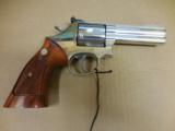 RARE S&W MOD 586 IN NICKEL 357MAG 4" BBL AS NEW - 2 of 2