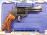 S&W MOD 586 LATE MODEL 357MAG 4" LIKE NEW IN BOX - 1 of 3