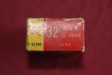 WINCHESTER 32 SMITH AND WESSON IN RED/YELLOW BOX. 47 ORIGINAL AND UNMIXED CARTRIDGES. - 3 of 6