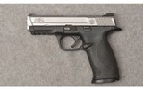 Smith & Wesson ~ Model M&P 40 ~ Semi Auto Pistol ~ .40 S&W - 2 of 7