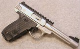 Smith & Wesson ~ SW22 Victory ~ .22 LR