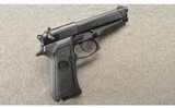 Beretta ~ 92FS ~ 9MM ~ With case and extra Mag. - 1 of 3