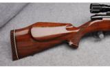 Weatherby Model Mark V Left Hand in .300 Wby Mag - 2 of 9