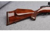Weatherby Model Mark V Left Handed in .30-06 - 2 of 8
