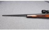 Weatherby Model Mark V Deluxe in .240 Wby. Mag. - 8 of 9