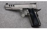 Smith & Wesson Performance Center PC1911 in .45 - 3 of 3