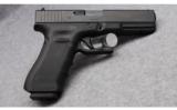 Glock 22 Gen4 Pistol in .40 S&W - 2 of 3