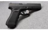 Glock 22 Gen4 Pistol in .40 S&W - 2 of 3