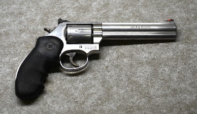 Smith & Wesson~ 686-6~ .357 Magnum