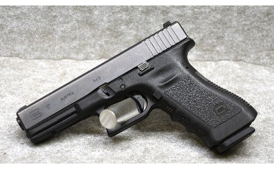 Glock~ 17 Gen 3~ 9mm Luger - Image 2 of 3