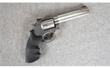 Smith & Wesson
617 6
.22 LR