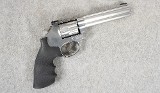 Smith & Wesson ~ 617-6 ~ .22 LR