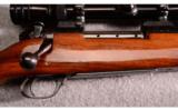 Weatherby, Model MK V Deluxe, .300 WBY Magnum - 2 of 9