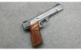 Smith and Wesson, Model 41, .22 LR - 1 of 2