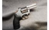 Smith and Wesson, Model 686 Plus, .357 Magnum - 1 of 2