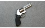 Smith and Wesson, Model 686-6 Distinguished Combat Magnum Stainless Steel Revolver, .357 Smith and Wesson Magnum - 1 of 2