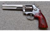 Smith and Wesson, Model 686-6 Distinguished Combat Magnum, .357 Smith and Wesson Magnum - 2 of 2