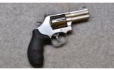 Smith and Wesson, Model 686-6 Distinguished Combat Magnum Plus, .357 Smith and Wesson Magnum - 1 of 2