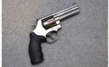 Smith & Wesson ~ 686-6 ~ .357 Mag. - 1 of 2