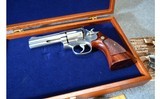 Smith & Wesson ~ 686 Distinguished Combat Magnum ~ .357 Magnum - 3 of 8