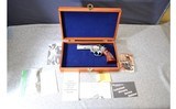 Smith & Wesson ~ 686 Distinguished Combat Magnum ~ .357 Magnum - 2 of 8