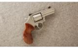 Smith & Wesson Performance Center 66-6 .357 Mag. w/ extra grips - 1 of 4