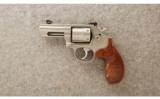 Smith & Wesson Performance Center 66-6 .357 Mag. w/ extra grips - 2 of 4