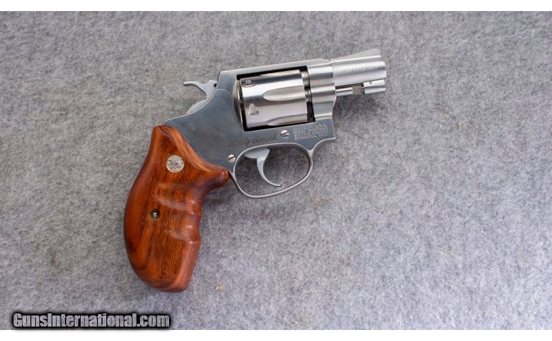 Smith & Wesson ~ 631 Ladysmith ~ .32 H&R Magnum