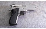 Smith & Wesson ~ 5906 ~ 9mm Luger