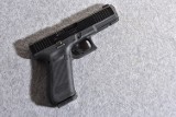 Glock 17 Gen 5 9mm Semiautomatic Pistol - 1 of 2