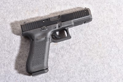 Glock 17 GEN 5 9MM Luger Pistol - Image 1 of 2
