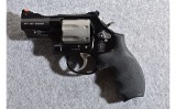 Smith & Wesson 386PD Airweight .357 Magnum Revolver - Image 2 of 2