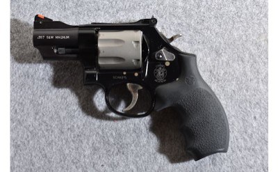 Smith & Wesson 386PD Airweight .357 Magnum Revolver - Image 2 of 2