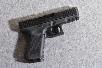 Glock 23 GEN 5 .40 S&W Semi-Auto Pistol - Image 1 of 2