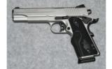 Sig Sauer 1911 Stainless Steel
.45 AUTO - 2 of 2